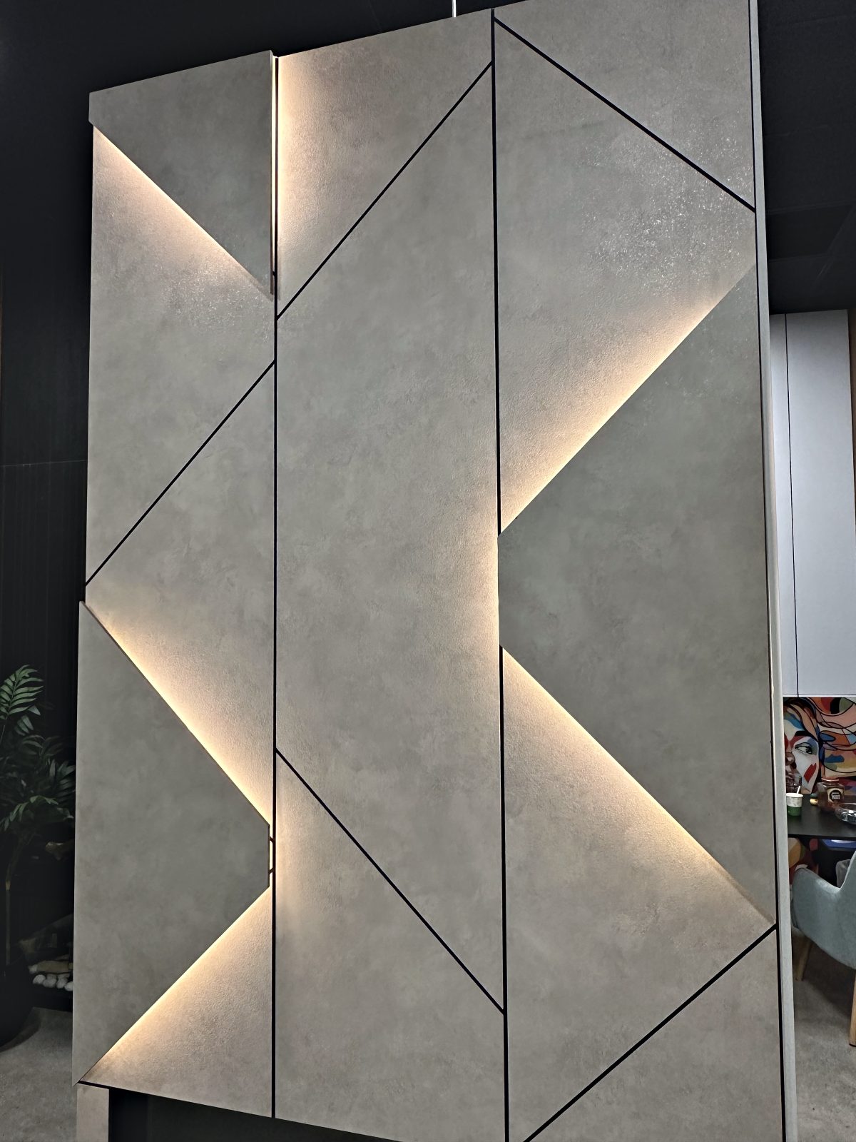 חיפוי קיר בהתאמה אישית באזור – עבודה של Frenkel Walls