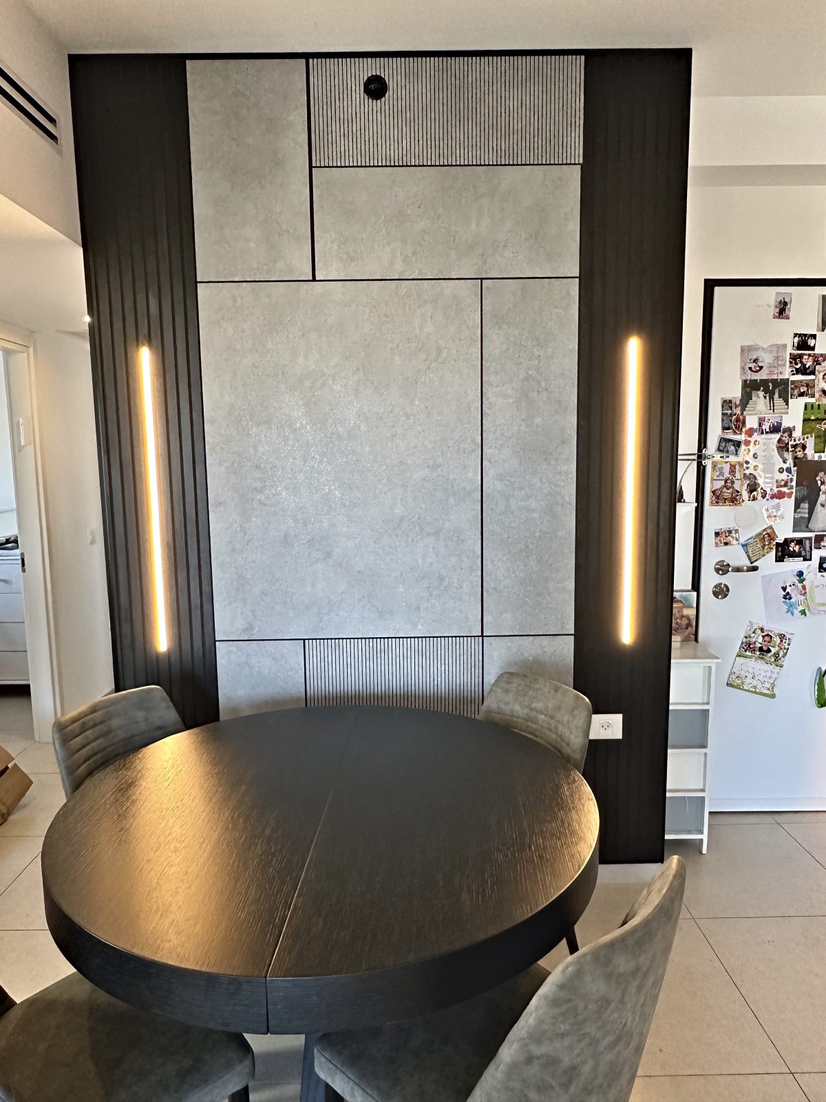 חיפוי קיר בהתאמה אישית באזור – עבודה של Frenkel Walls