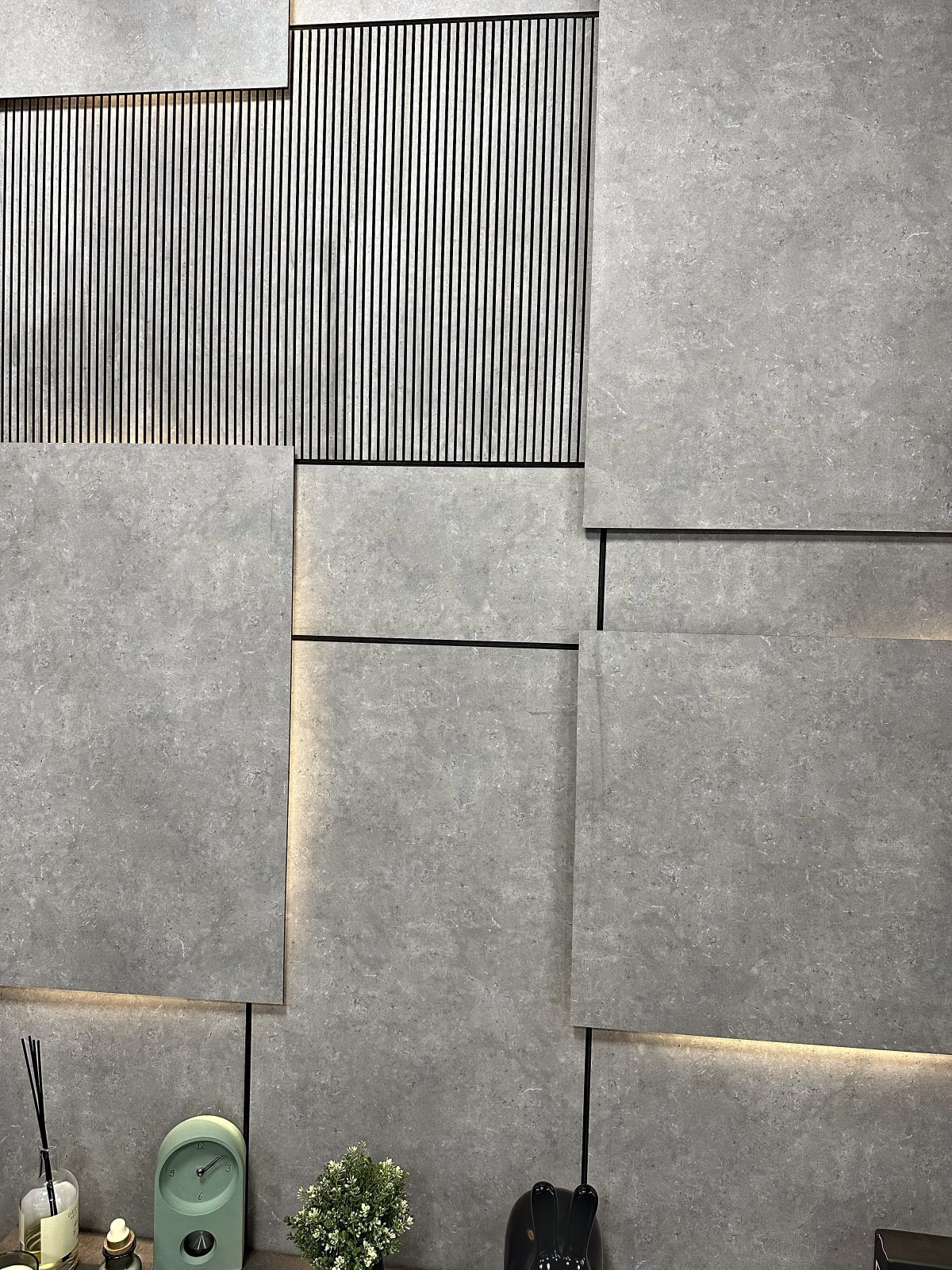 חיפוי קיר בהתאמה אישית באזור – עבודה של Frenkel Walls