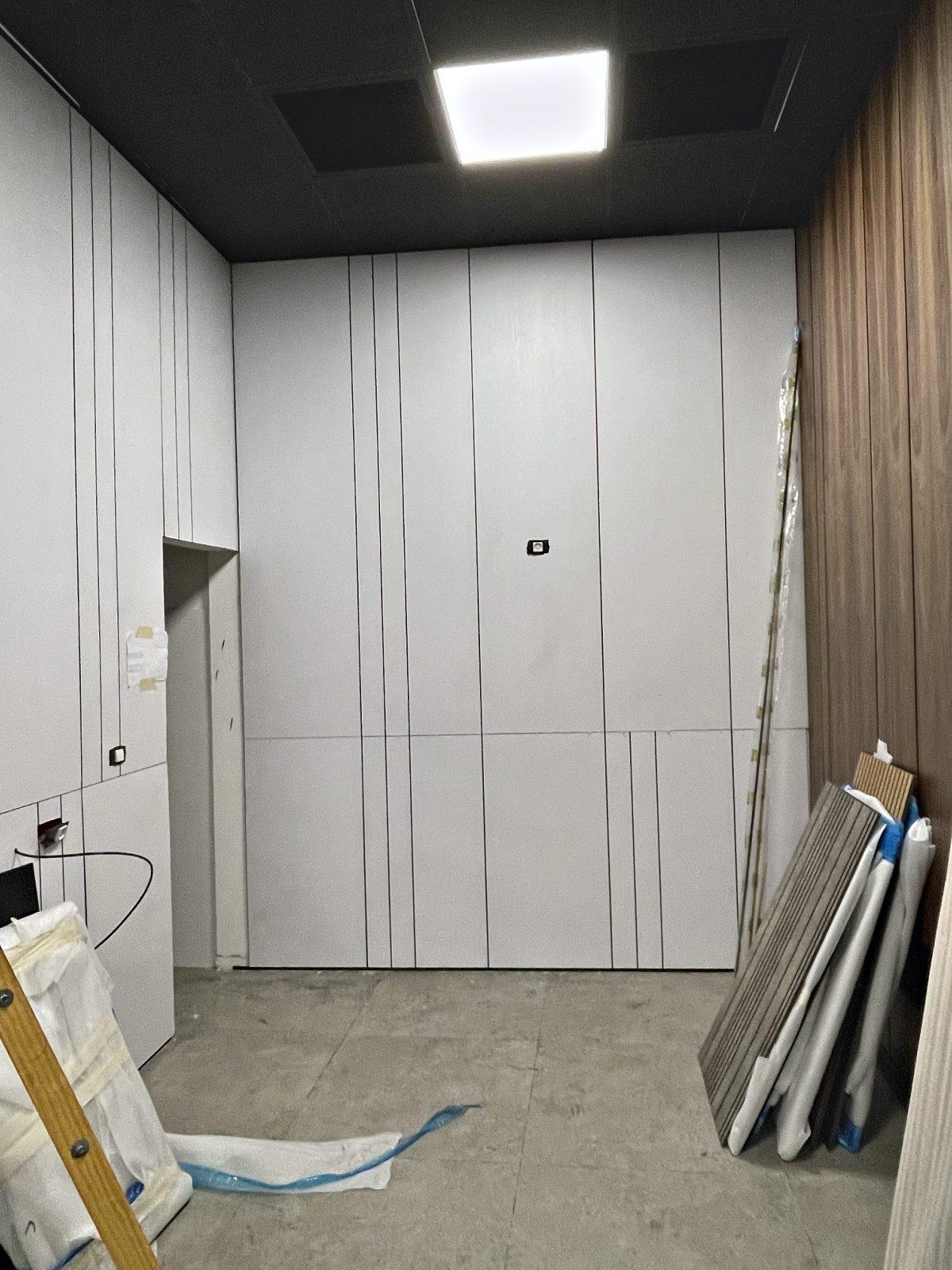 ארונות בהתאמה אישית באזור – עבודה של Frenkel Walls