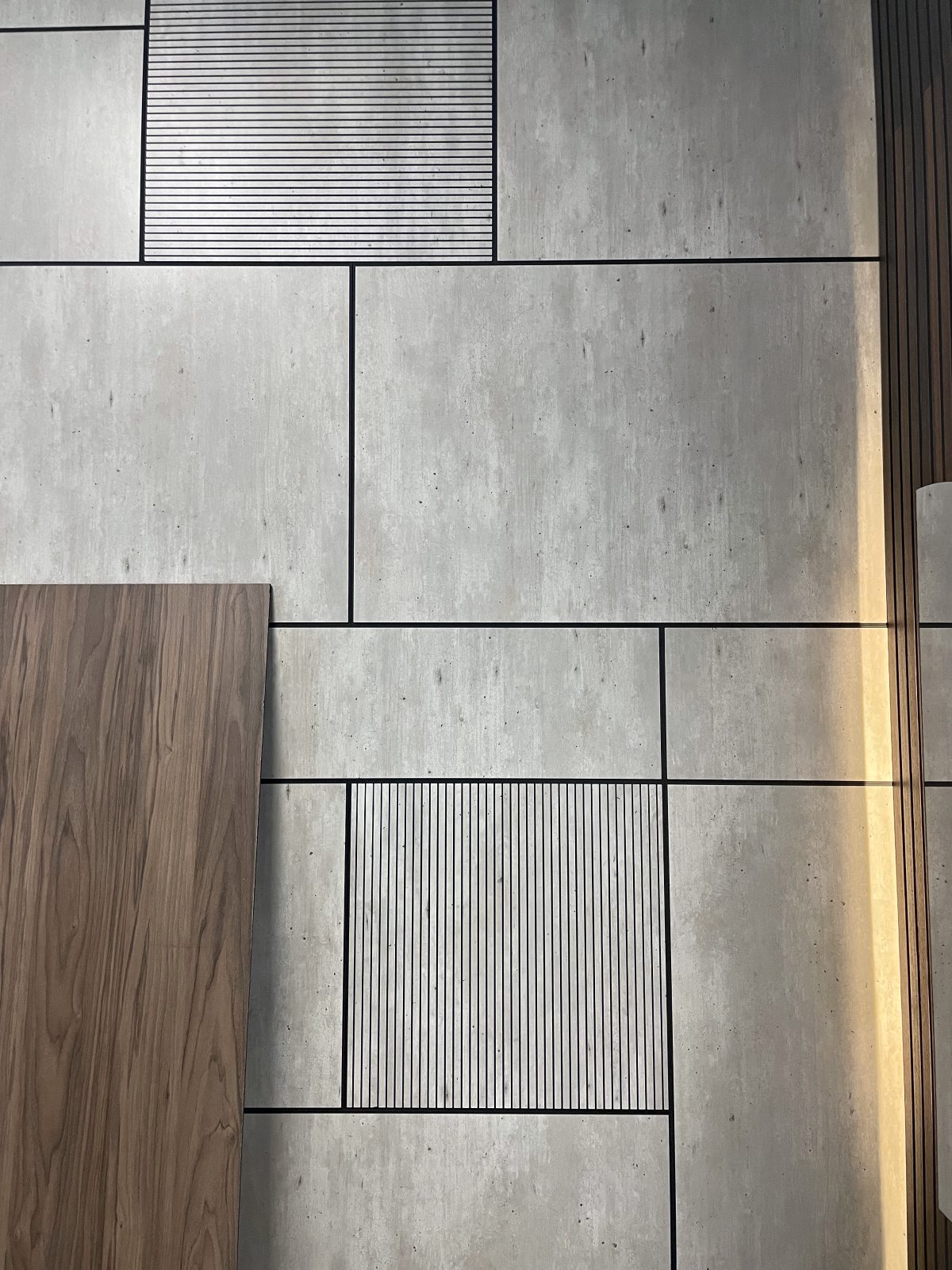 חיפוי קיר בהתאמה אישית באזור – עבודה של Frenkel Walls