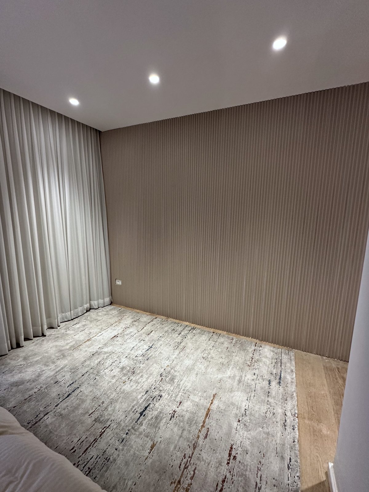 חיפוי קיר בהתאמה אישית בבת ים – עבודה של Frenkel Walls