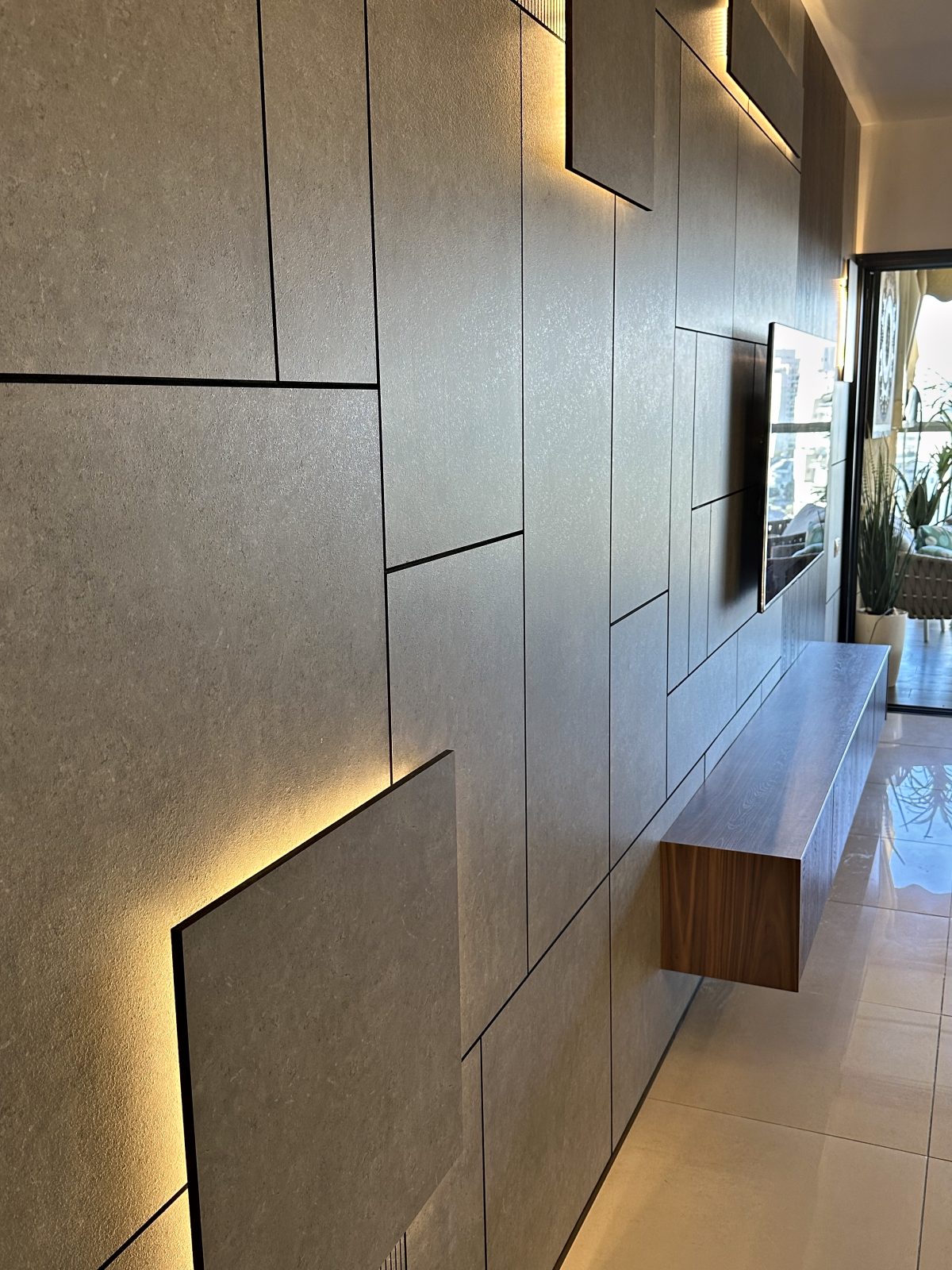 חיפוי קיר בהתאמה אישית בחולון – עבודה של Frenkel Walls