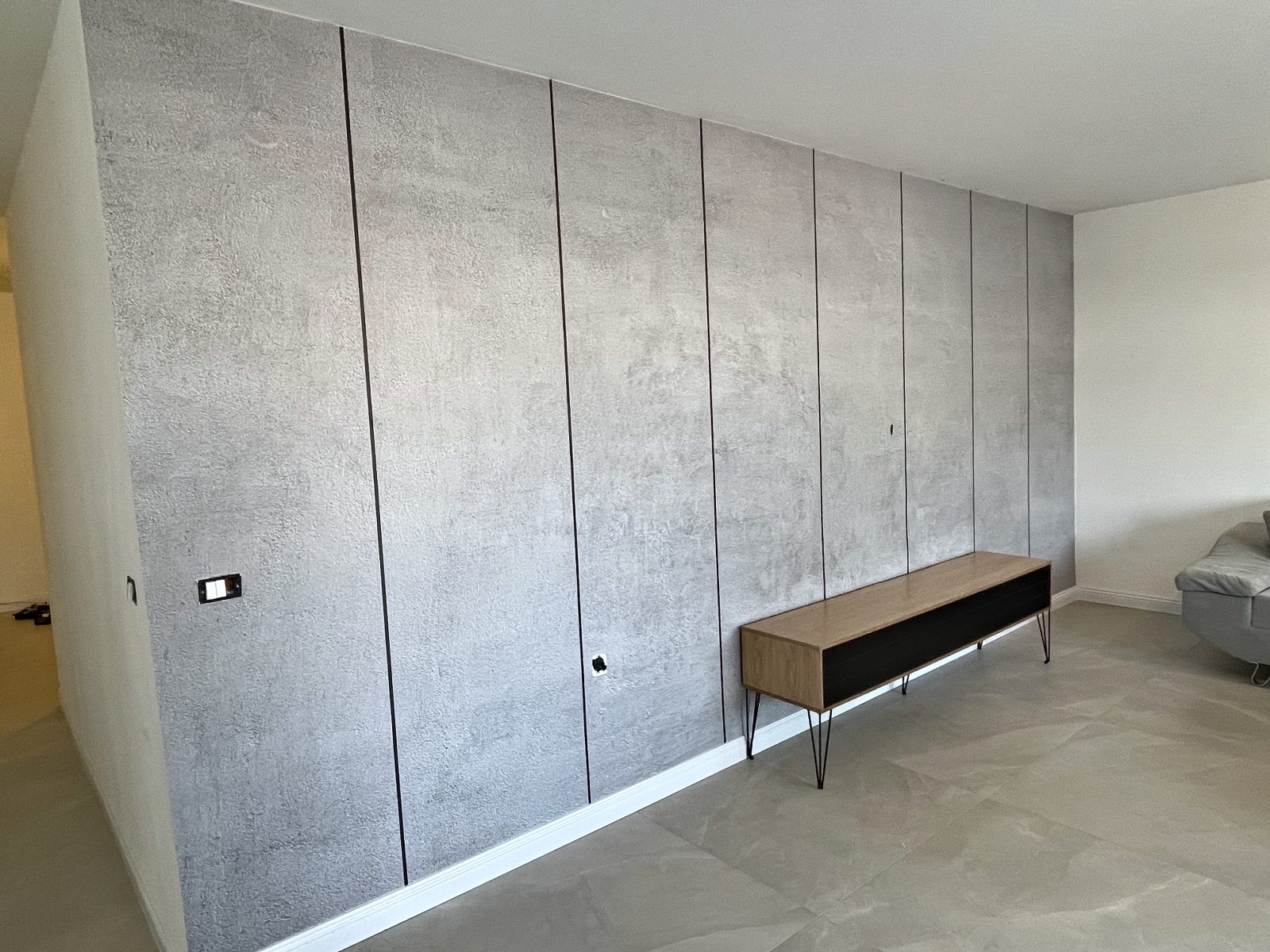 חיפוי קיר במזכרת בתיה וקריית עקרון – עבודה של Frenkel Walls