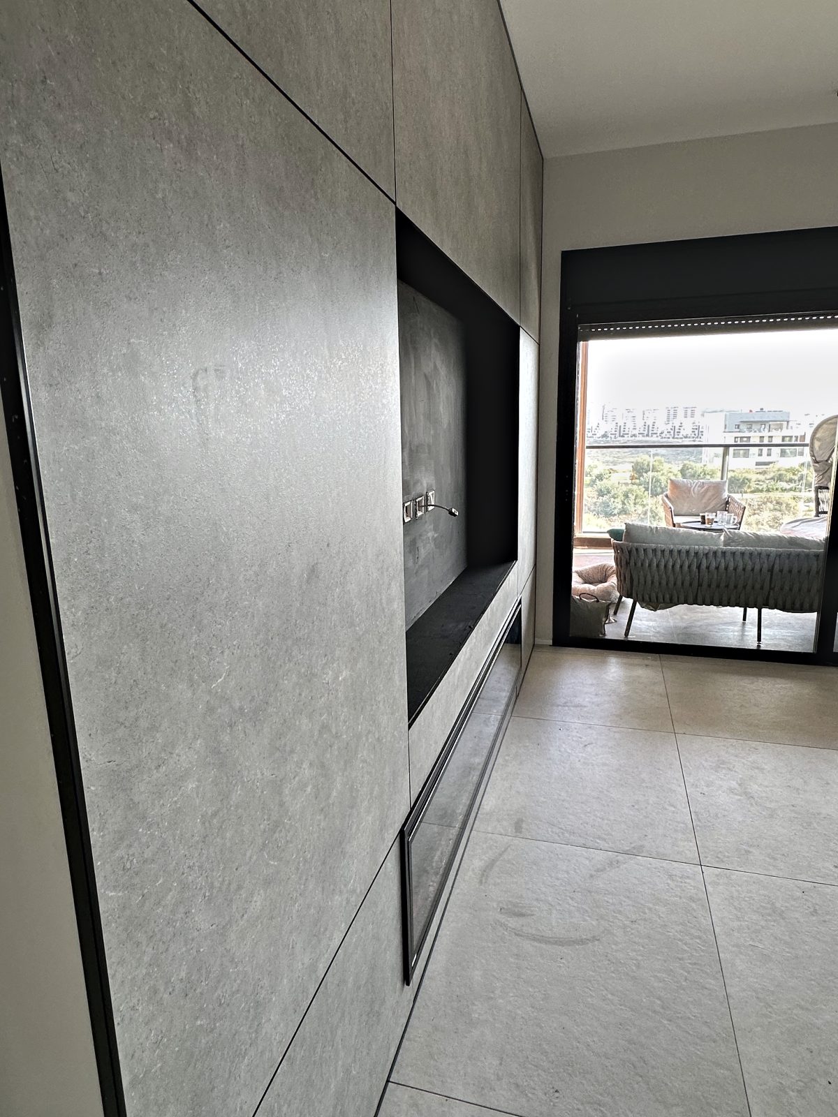 חיפוי קיר בהתאמה אישית במודיעין – עבודה של Frenkel Walls