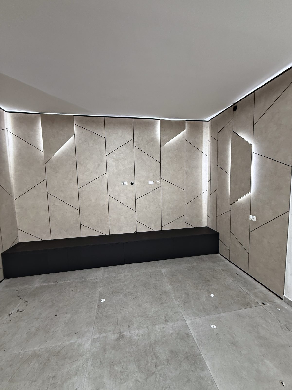 חיפוי קיר בהתאמה אישית בפתח תקווה – עבודה של Frenkel Walls