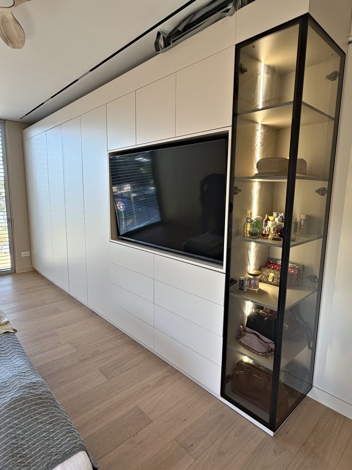 קיר טלוויזיה ברעננה – עבודה של Frenkel Walls
