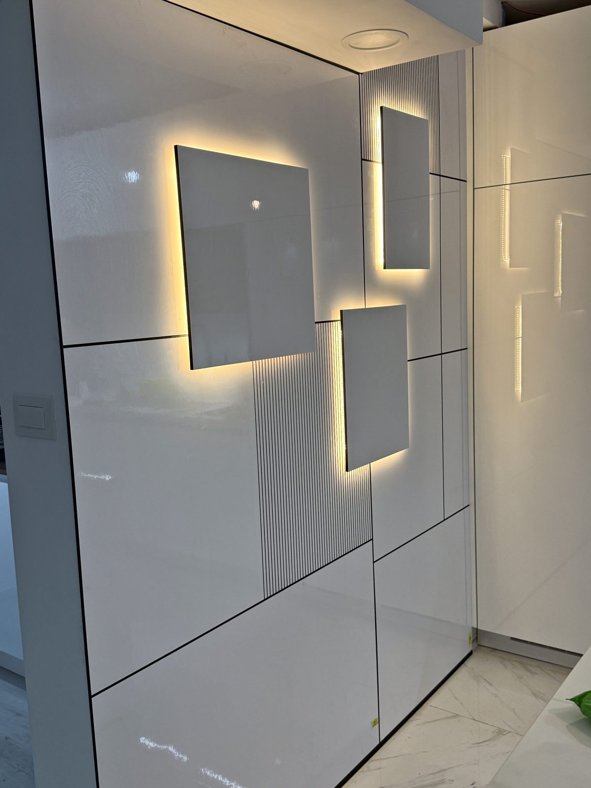 חיפוי קיר בהתאמה אישית ברמלה – עבודה של Frenkel Walls