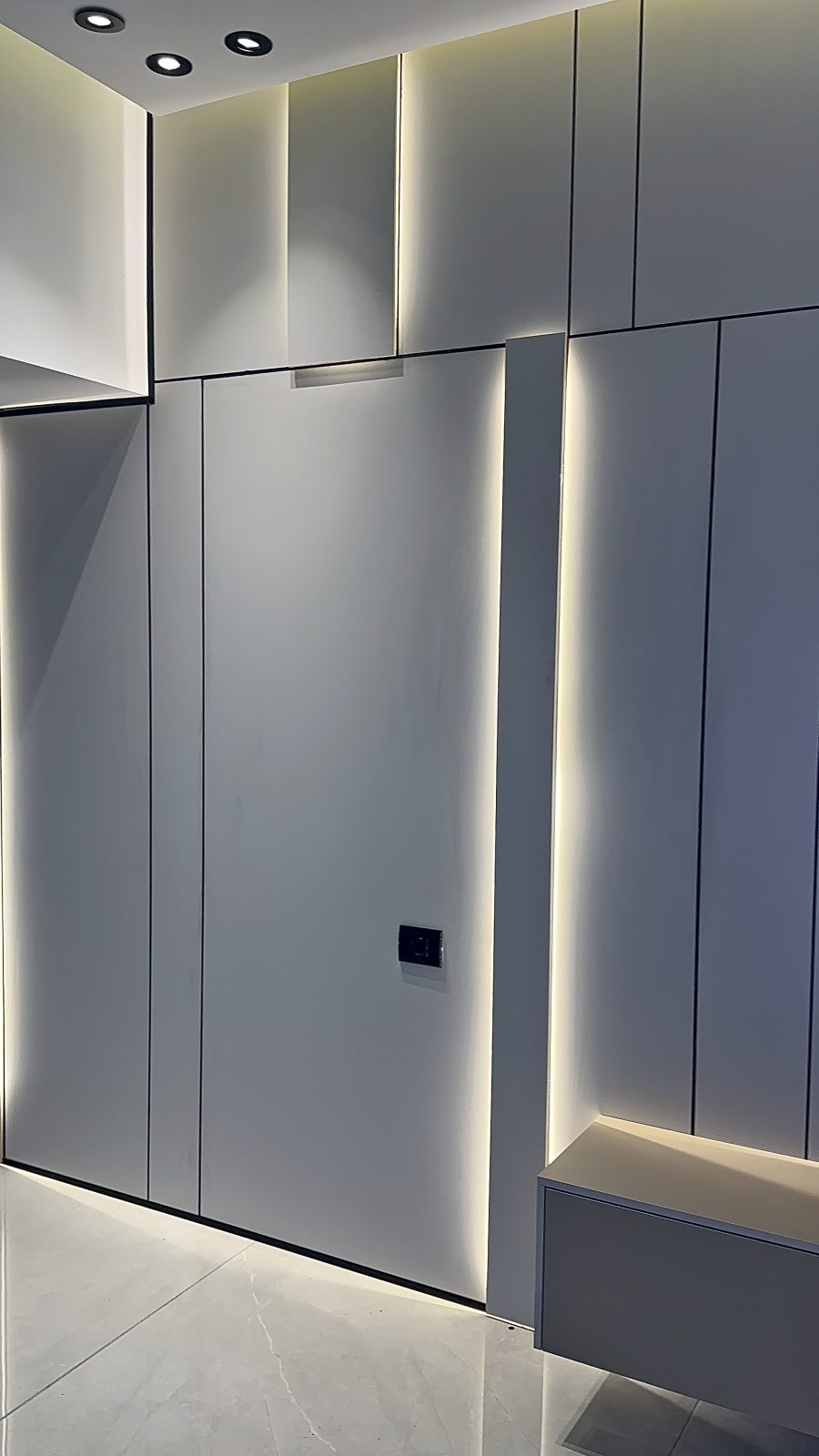חיפוי קיר בראש העין – עבודה של Frenkel Walls